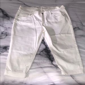 White Old Navy Capris